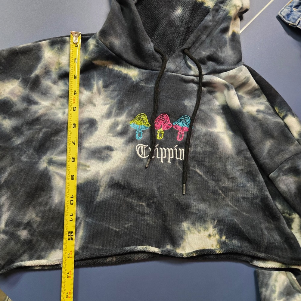 rue21 Trippin' Mushroom Tie Dye Cropped Hoodie Medium Black Graphic - Picture 7 of 10